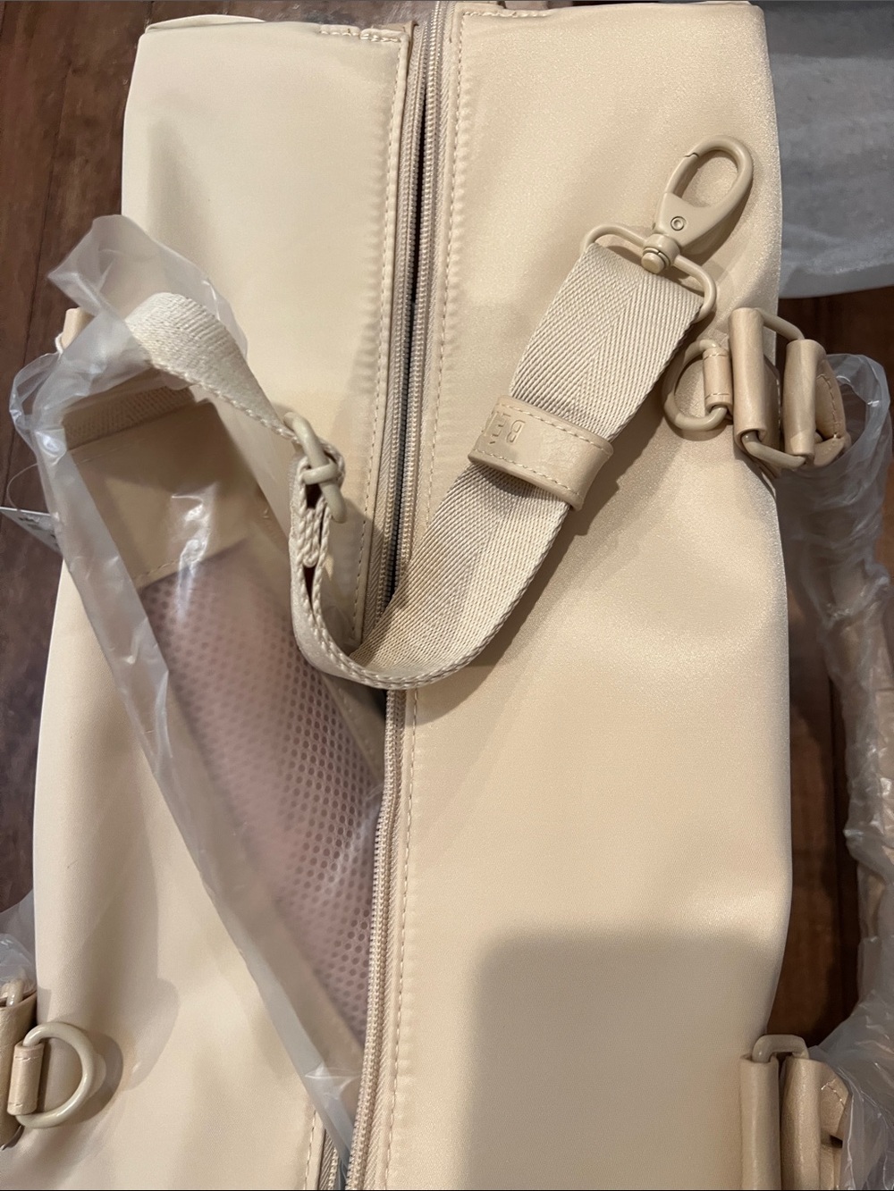 Beis commuter duffle bag travel beige nwt - Picture 8 of 9